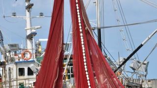 Krpanje ribarske mriže posao koji se sve manje viđa uz obalu Jadrana. Photo: Ivo Čagalj/PIXSELL Krpanje ribarske mriže posao koji se sve manje viđa uz obalu Jadrana. Photo: Ivo Čagalj/PIXSELL