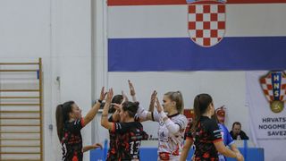 Futsal Super chicks – MC PLUS 2:5 Futsal Super chicks – MC PLUS 2:5