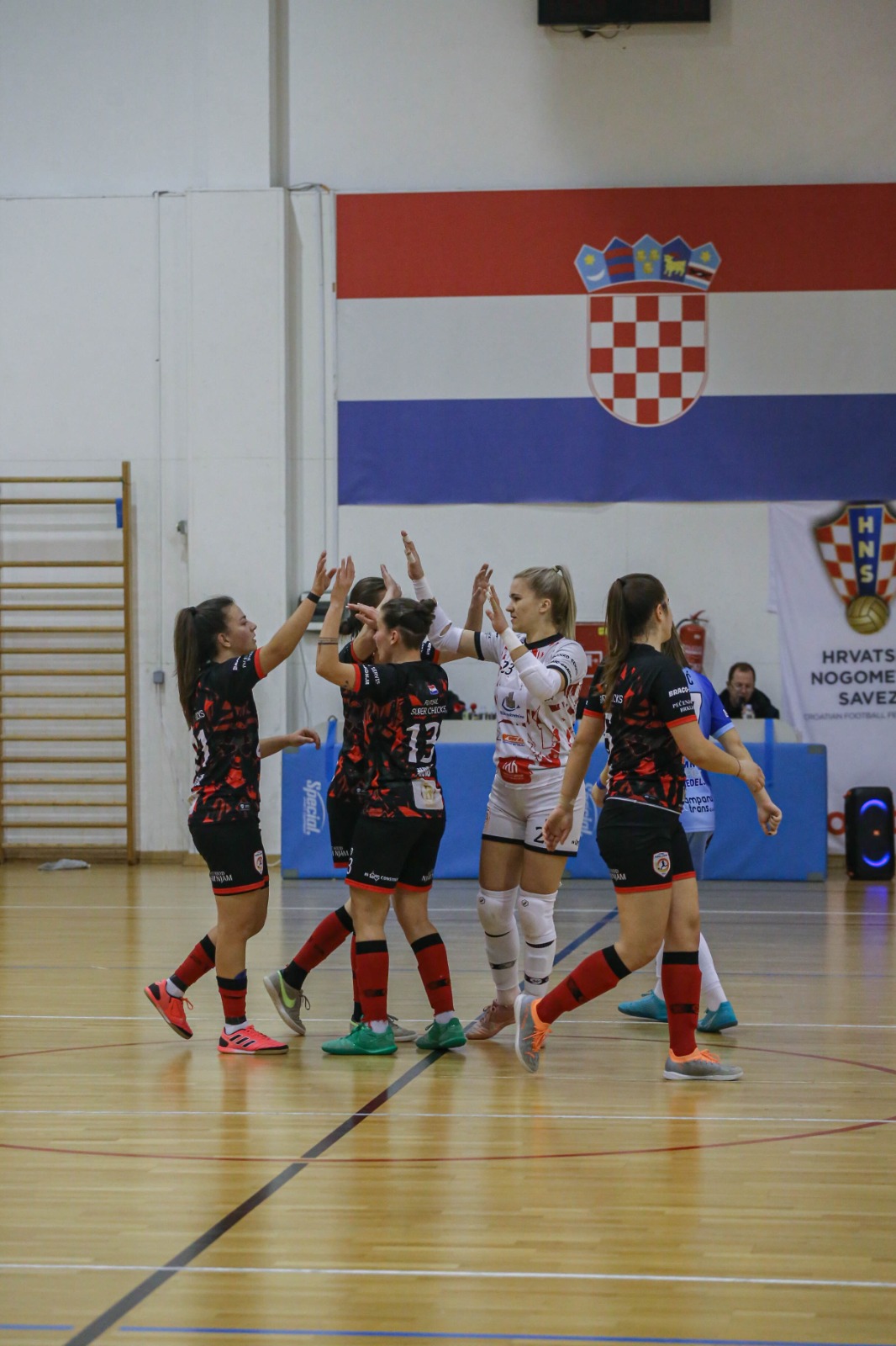 Futsal Super chicks – MC PLUS 2:5 Futsal Super chicks – MC PLUS 2:5