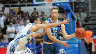 Zadar, 010610. Dvorana Kresimir Cosic u Zadru. Druga finalna utakmica kosarkaskog prvenstva Hrvatske odigrana izmedju KK Zadar i KK Cibona. Na slici: igrac Cibone Udrih u napadu. Foto: Andrija Lucic / CROPIX Zadar, 010610. Dvorana Kresimir Cosic u Zadru. Druga finalna utakmica kosarkaskog prvenstva Hrvatske odigrana izmedju KK Zadar i KK Cibona. Na slici: igrac Cibone Udrih u napadu. Foto: Andrija Lucic / CROPIX