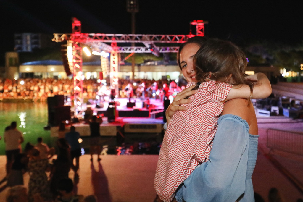 Fenomenalni Petar Grašo raspjevao i rasplesao Biograd Fenomenalni Petar Grašo raspjevao i rasplesao Biograd