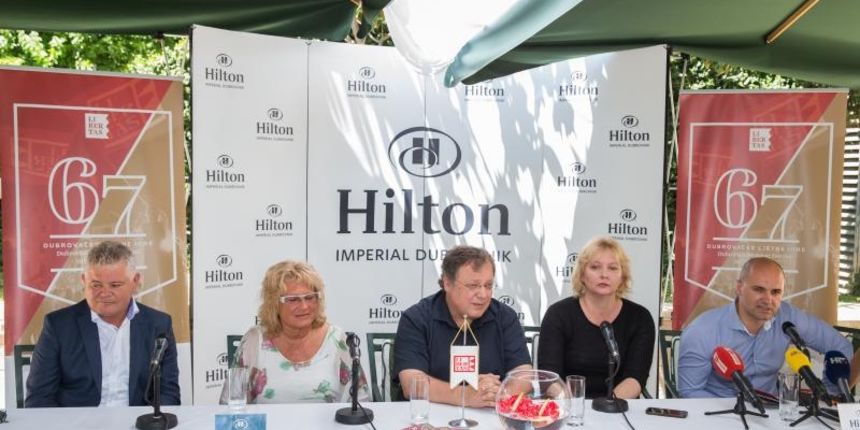 U hotelu Hilton odrzana je konferencija za medije povodom otvaranja 67. Dubrovackih ljetnih igara. Andro Vlahusic; Mani Gotovac, Mladen Tarbuk, Paulina Njavro, Davorko Obuljen U hotelu Hilton odrzana je konferencija za medije povodom otvaranja 67. Dubrovackih ljetnih igara. Andro Vlahusic; Mani Gotovac, Mladen Tarbuk, Paulina Njavro, Davorko Obuljen