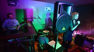 Večer poezije – Riječi iznad svega i Balboa band u Backstage baru