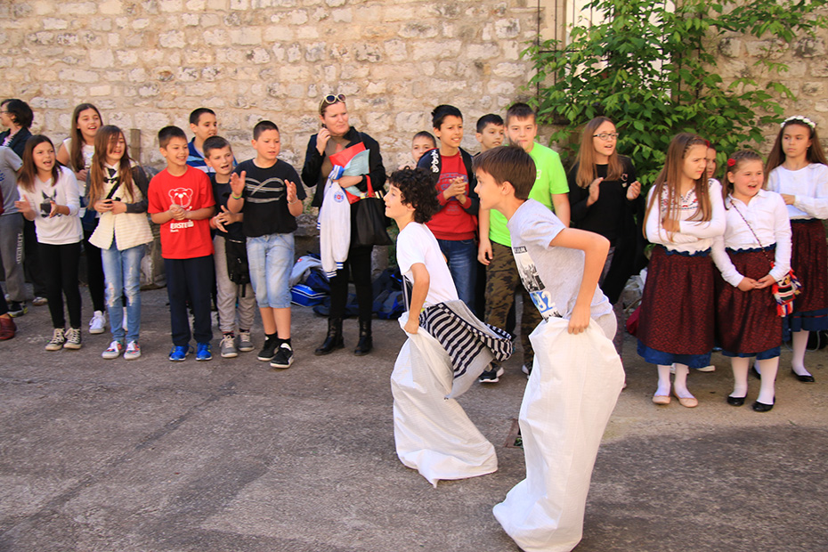 OŠ Zadarski otoci: “Igrajmo se igrajmo-igre dida moga”