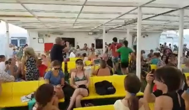 Spontana pjesma i vlakić na trajektu Supetar-Split oduševila društvene mreže