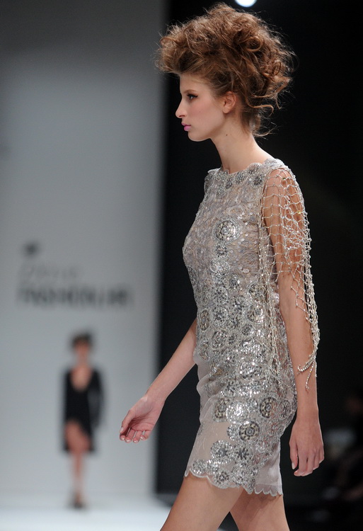 Zagreb, 290911.
Velesajam, paviljon 5.
Modne revije i poznati na Dove Fashion.hr proljece ljeto 2012. Prvi dan su izlagali kreatori Ivica Skoko, Martina Felja, AMDS by ALDUK i IK STUDIO.
Na slici: kreacije Ivica Skoko.
Foto: Srdjan Vrancic / CROPIX Zagreb, 290911.
Velesajam, paviljon 5.
Modne revije i poznati na Dove Fashion.hr proljece ljeto 2012. Prvi dan su izlagali kreatori Ivica Skoko, Martina Felja, AMDS by ALDUK i IK STUDIO.
Na slici: kreacije Ivica Skoko.
Foto: Srdjan Vrancic / CROPIX