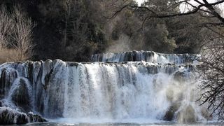 Ledena zimska idila na slapovima Krke Ledena zimska idila na slapovima Krke