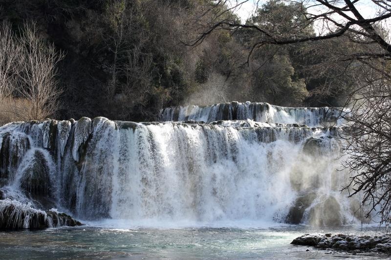 Ledena zimska idila na slapovima Krke Ledena zimska idila na slapovima Krke