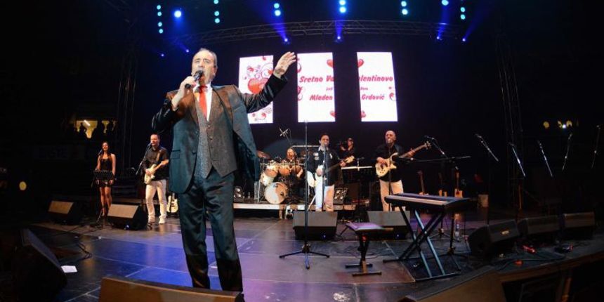 Velikim koncertom na Visnjiku Mladen Grdovic obiljezio je 35 godina na estradi. Photo: Dino Stanin/PIXSELL Velikim koncertom na Visnjiku Mladen Grdovic obiljezio je 35 godina na estradi. Photo: Dino Stanin/PIXSELL