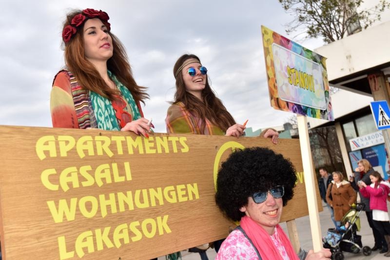 Karnevalska povorka okupila se na parkiralistu kod ‘Ljepotice’ a potom je krenula prema sredisnjem gradskom Trgu. Photo: Dino Stanin/PIXSELL