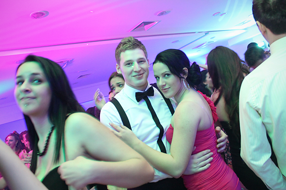 Maturalna večer Ekonomske škole (foto:Saša Čuka) Maturalna večer Ekonomske škole (foto:Saša Čuka)