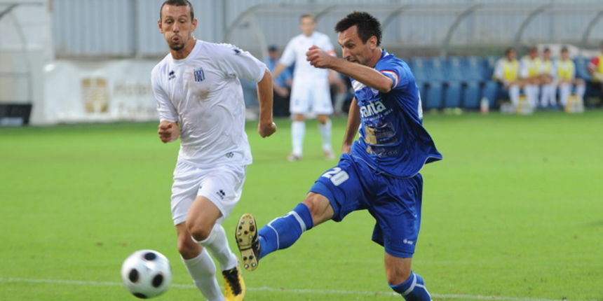Zadar, 310710.
Stadion Stanovi u Zadru. 2 kolo HNL-a.
Zadar – Karlovac.
Foto: Andrija Lucic / CROPIX Zadar, 310710.
Stadion Stanovi u Zadru. 2 kolo HNL-a.
Zadar – Karlovac.
Foto: Andrija Lucic / CROPIX