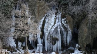 Ledena zimska idila na slapovima Krke Ledena zimska idila na slapovima Krke