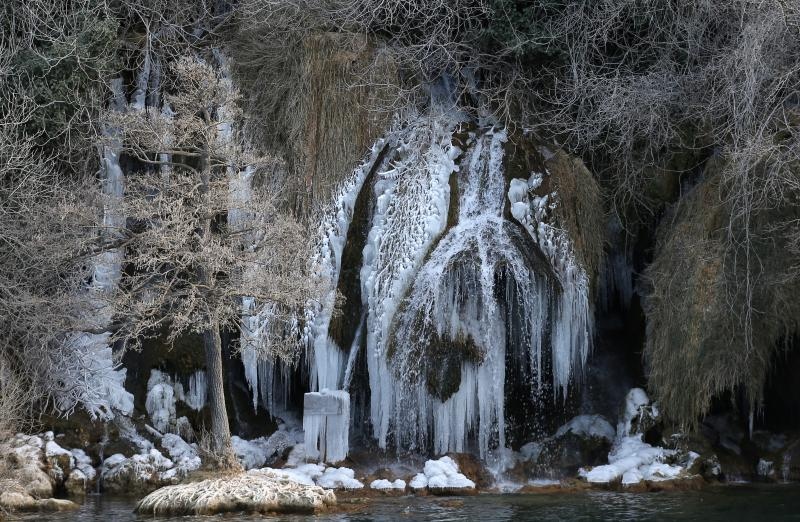 Ledena zimska idila na slapovima Krke Ledena zimska idila na slapovima Krke