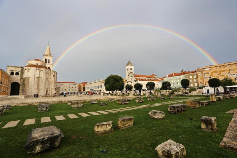 11.09.2014., Zadar – Kisni je dan na nekoliko minuta uljepsala duga koja se pojavila nad gradom. Photo: Filip Brala/PIXSELL