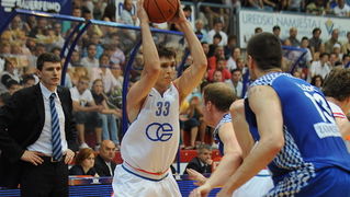 Zagreb, 100610.
Savska cesta 30, kosarkaski centar Drazen Petrovic, seniori, susret KK Cibona i KK Zadar, 5. odlucujuca utakmica za naslov prvaka Hrvatske.
Na slici: Marko Tomas.
Foto: Damir Krajac / CROPIX Zagreb, 100610.
Savska cesta 30, kosarkaski centar Drazen Petrovic, seniori, susret KK Cibona i KK Zadar, 5. odlucujuca utakmica za naslov prvaka Hrvatske.
Na slici: Marko Tomas.
Foto: Damir Krajac / CROPIX