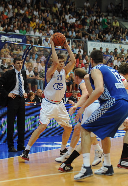 Zagreb, 100610.
Savska cesta 30, kosarkaski centar Drazen Petrovic, seniori, susret KK Cibona i KK Zadar, 5. odlucujuca utakmica za naslov prvaka Hrvatske.
Na slici: Marko Tomas.
Foto: Damir Krajac / CROPIX Zagreb, 100610.
Savska cesta 30, kosarkaski centar Drazen Petrovic, seniori, susret KK Cibona i KK Zadar, 5. odlucujuca utakmica za naslov prvaka Hrvatske.
Na slici: Marko Tomas.
Foto: Damir Krajac / CROPIX