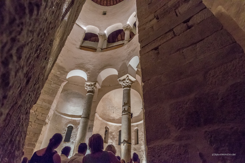 Violinist Martin Draušnik i gitarist Krešimir Bedek u Sv. Donatu izveli program “Paganini i gitara” Violinist Martin Draušnik i gitarist Krešimir Bedek u Sv. Donatu izveli program “Paganini i gitara”