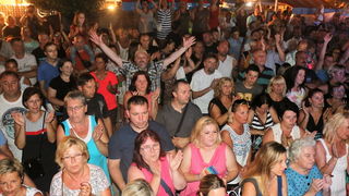 Virsko ljeto 2016: Tomislav Bralić i klapa Intrade oduševili 12 tisuća obožavatelja na virskoj rivi Virsko ljeto 2016: Tomislav Bralić i klapa Intrade oduševili 12 tisuća obožavatelja na virskoj rivi