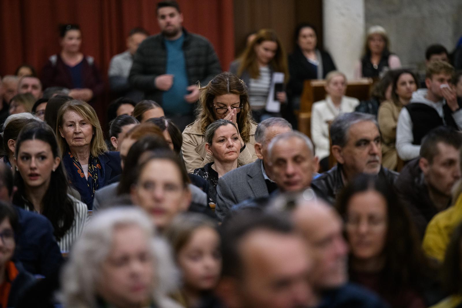Nadbiskup Zgrablić predvodio Službu Muke Gospodnje u katedrali sv. Stošije Nadbiskup Zgrablić predvodio Službu Muke Gospodnje u katedrali sv. Stošije