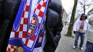 Swansea (Wales), 260313.
Swansea uoci kvalifikacijske utakmice za Svjetsko prvenstvo u Brazilu, 2014. godine, izmedju reprezentacija Walesa i Hrvatske.
Hrvatski navijaci u centru grada, prije vecerasnje nogometne utakmice .
Foto: Boris Kovacev / CROPIX