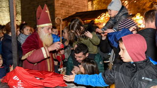 Advent u Zadru: Sveti Nikola razveselio najmlađe Zadrane Advent u Zadru: Sveti Nikola razveselio najmlađe Zadrane