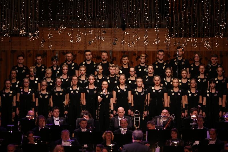 Božićni koncert Zagrebčcke filharmonije i Vokalnog ansambla Husar&Tomčić