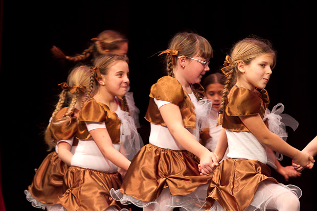 Plesna čestitka Zadarskog plesnog ansambla, Foto: Leo Banić Plesna čestitka Zadarskog plesnog ansambla, Foto: Leo Banić