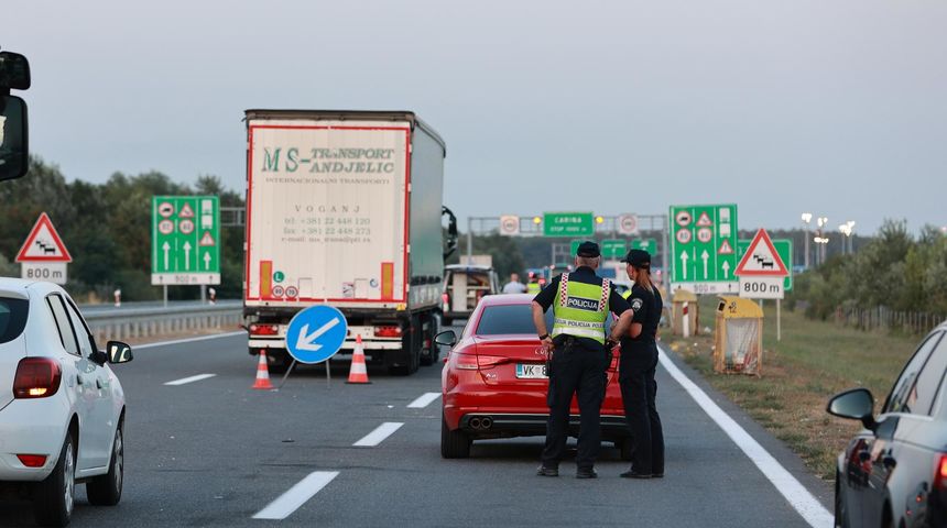 Županja: Policajka službenim motocikom pregazila pješaka Županja: Policajka službenim motocikom pregazila pješaka