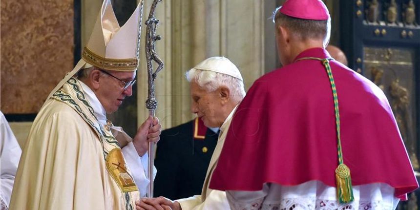 Papa Franjo i Benedikt XVI na proslavi 65 godina svećenstva. Foto: Hina