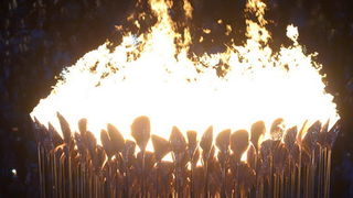 London, 270712.
Olimpijski stadion.
Svecano otvaranje Olimpijskih Igra u Londonu.
Na fotografiji: upaljen plame koji ce gorjeti cijele igre.
Foto: Drago Sopta / CROPIX