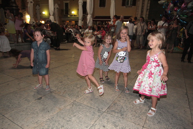 Narodni trg: koncert Aldemaromania trio & Ricardo Luque foto: Angelo Virag Narodni trg: koncert Aldemaromania trio & Ricardo Luque foto: Angelo Virag