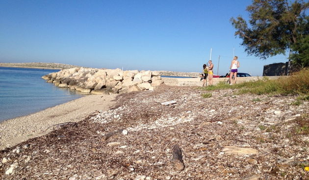 Premuda: Akcija čišćenja plaže “Zad crikve”, Foto: Ivana, Eva, Mia i Lea