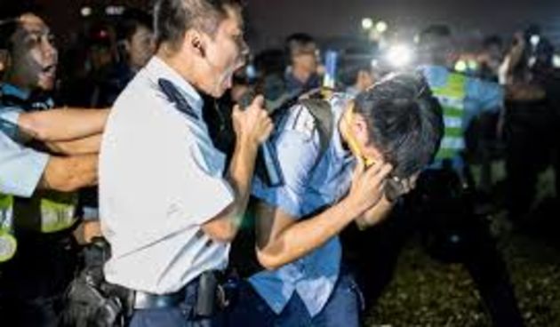 Policajci uhićeni zbog premlaćivanja prosvjednika, Hong kong, Foto: index.hr