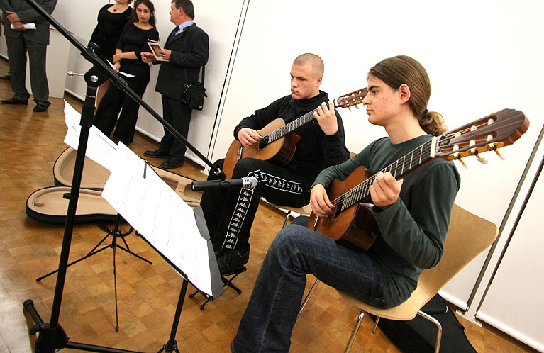 ‘Ples sjena’ – izložba slika Oksane Veber