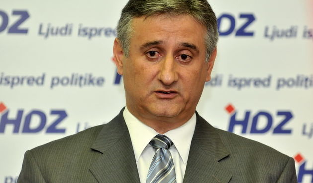 Zagreb, 130911.   
Konferencija za medije u HDZ sredisnjici na kojoj su govorili premjerka Jadranka Kosor i novi clan HDZ-a i ministar unutrasnjih poslova Tomislav Karamarko.
Foto: Bruno Konjevic / CROPIX