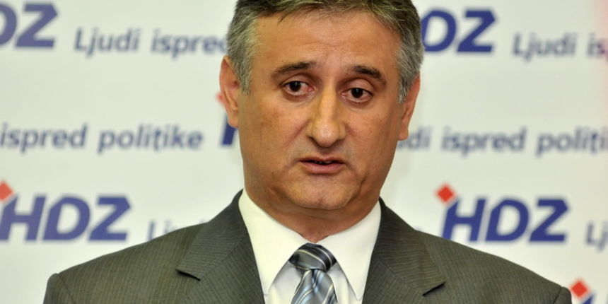 Zagreb, 130911.   
Konferencija za medije u HDZ sredisnjici na kojoj su govorili premjerka Jadranka Kosor i novi clan HDZ-a i ministar unutrasnjih poslova Tomislav Karamarko.
Foto: Bruno Konjevic / CROPIX