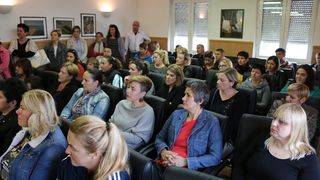 Vir: Dodjela materijalne pomoći roditeljima za nabavku udžbenika i školske opreme Vir: Dodjela materijalne pomoći roditeljima za nabavku udžbenika i školske opreme