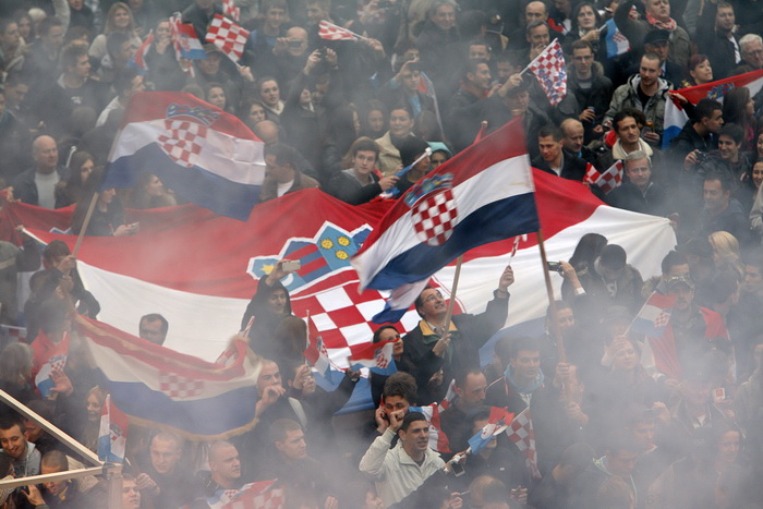 Zagreb, 161112.
Trg bana Jelacica.
Nakon oslobadjajuce presude i provedenih 7 i 5 godina u Haaskom pritvoru za hrvatske generale Antu Gotovinu i Mladena Markaca na zagrebackom glavnom trgu organiziran je velicanstven docek . Oko 16 sati skupilo se desetak