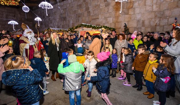 Advent 2018.: Otvoreno prvo klizalište u Pagu