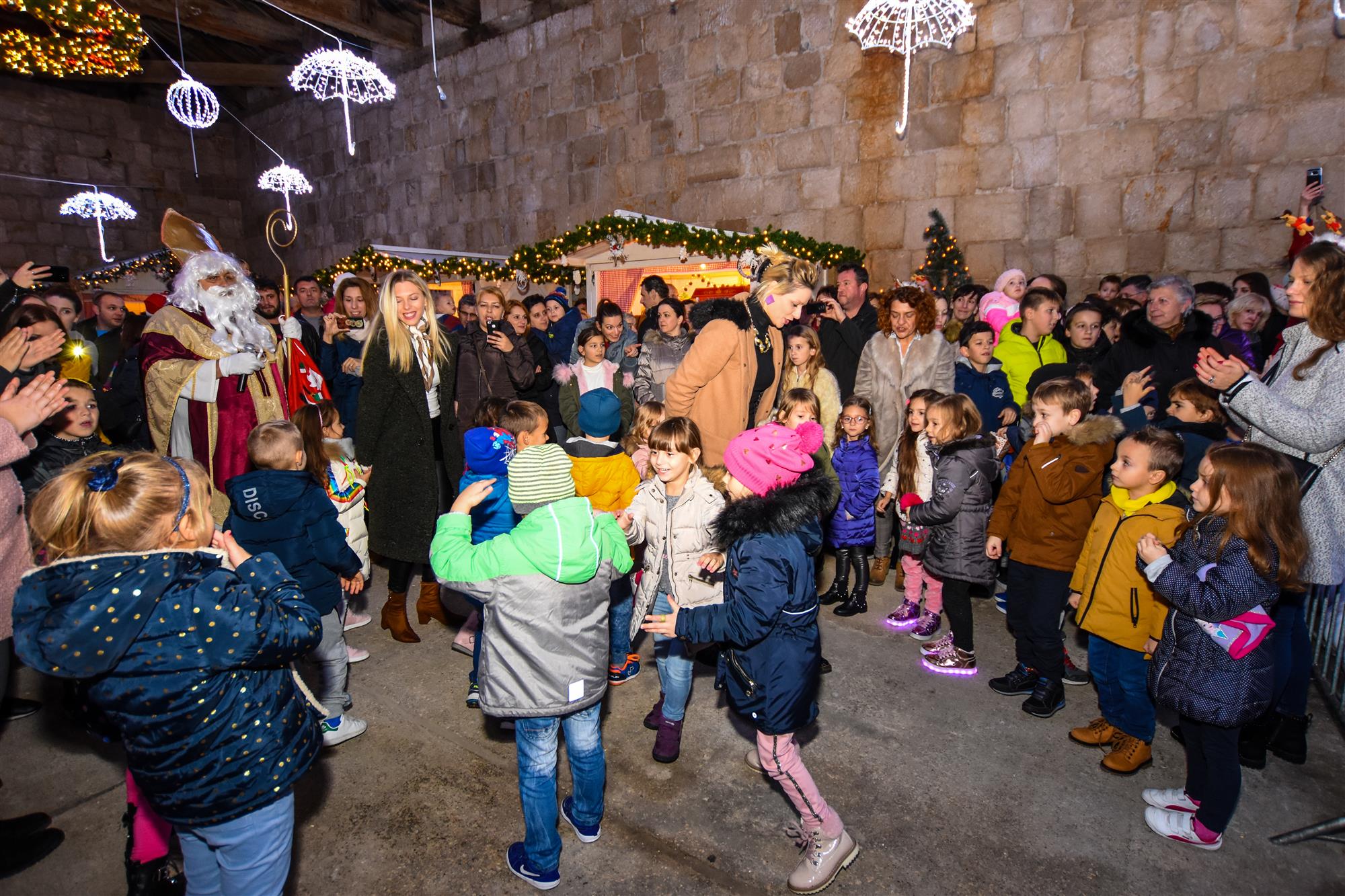 Advent 2018.: Otvoreno prvo klizalište u Pagu