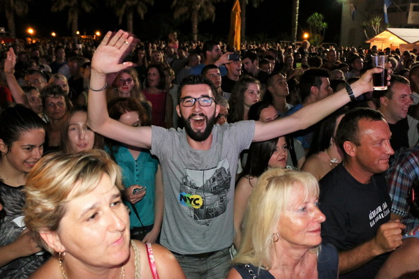 Virsko ljeto 2016: Dražen Zečić Zeko i Banana Band raspjevali i rasplesali Vir