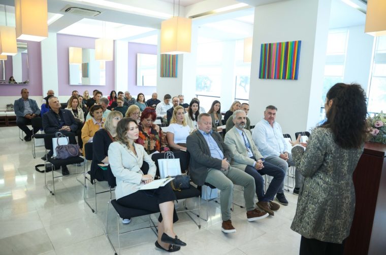 63d09b7463910319fb87a514ffb46085_XL