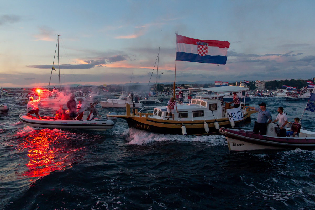 Veličanstven doček četvorice zadarskih Vatrenih od Gradskog mosta do Foruma