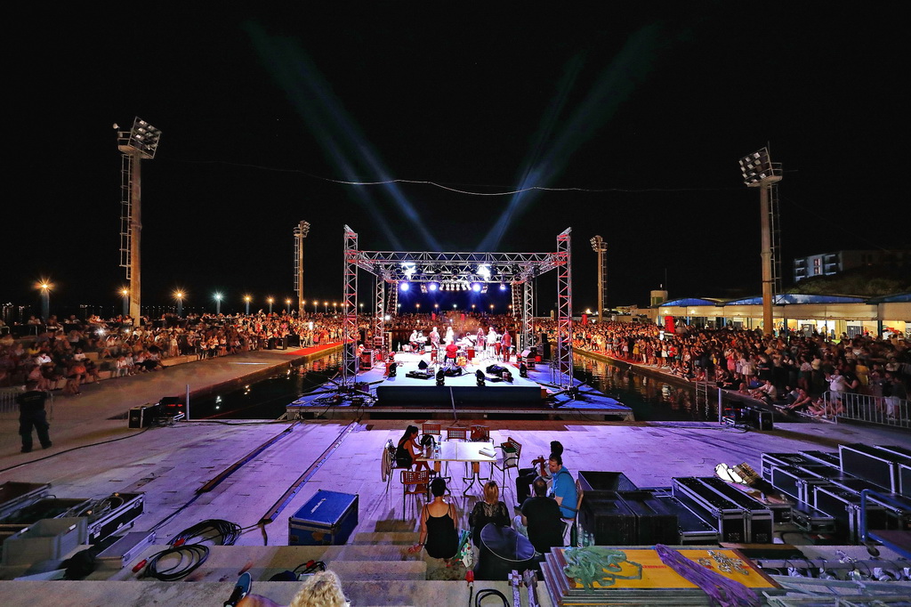 Čudesna Doris Dragović oduševila u Biogradu na Moru Čudesna Doris Dragović oduševila u Biogradu na Moru