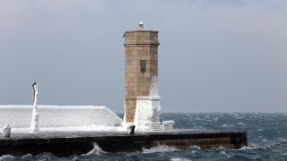 Zaleđeno more i čudesne ledene skulpture na senjskoj rivi