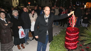 Paljenjem prve adventske svijeće i prigodnim zabavnim programom započela manifestacija Advent na otoku Viru