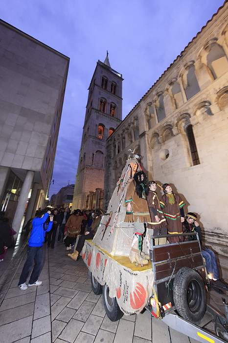 Karneval 2012: Pleme “Crna jama” iz rezervata Stanovi Karneval 2012: Pleme “Crna jama” iz rezervata Stanovi