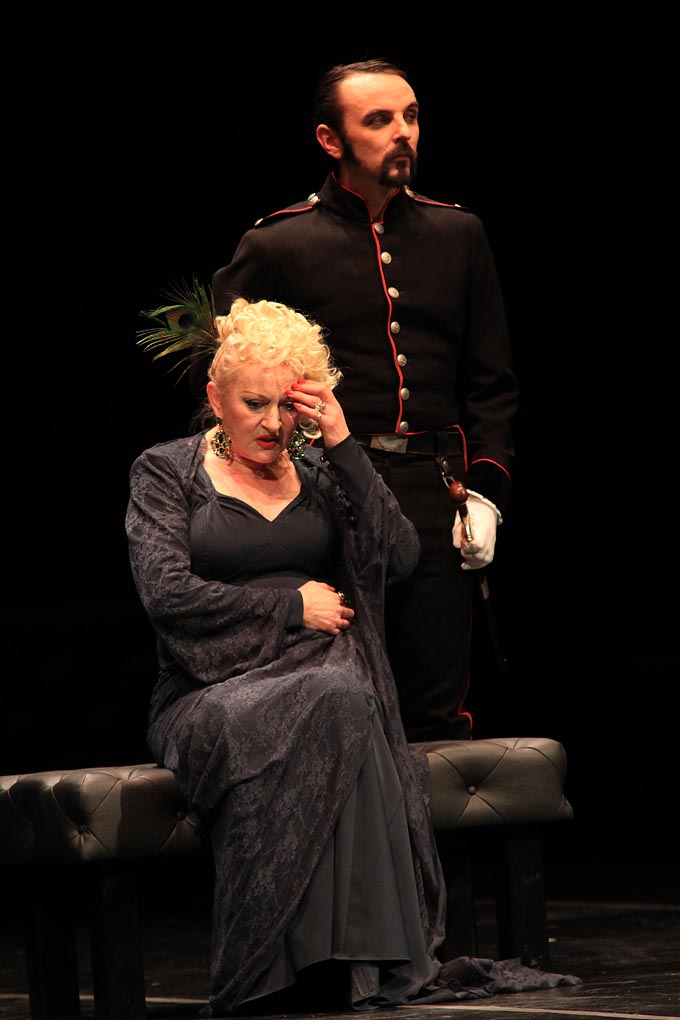 Gospoda Glembajevi u HNK Zadar, foto: Iva Perinčić Gospoda Glembajevi u HNK Zadar, foto: Iva Perinčić