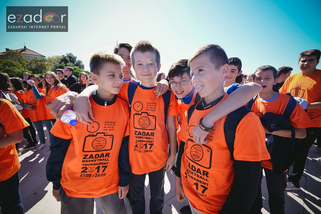 #ZDBT2017: Snimanje Milenijske fotografije košarkaške lopte na Pozdravu suncu #ZDBT2017: Snimanje Milenijske fotografije košarkaške lopte na Pozdravu suncu